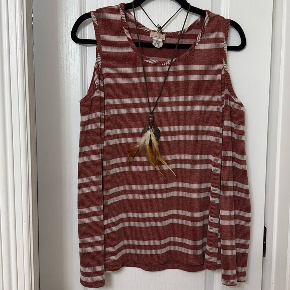 Fashion magazine striped long sleeve cold shoulder with necklace top size 1X